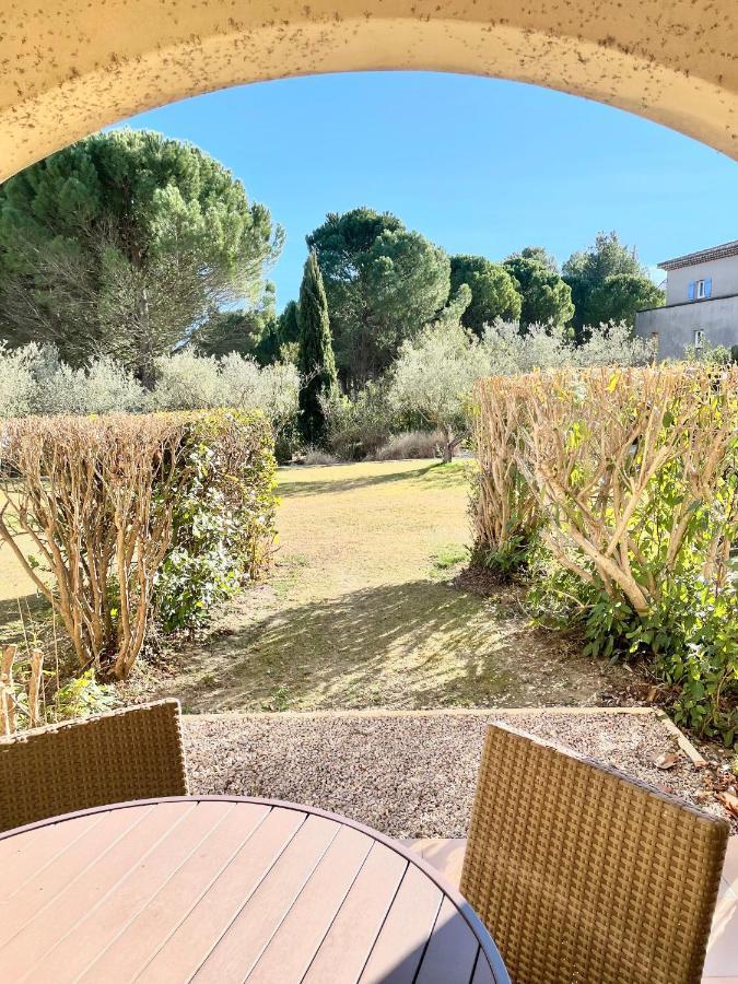 Appartement Golf De Pont Royal Mallemort Exterior photo